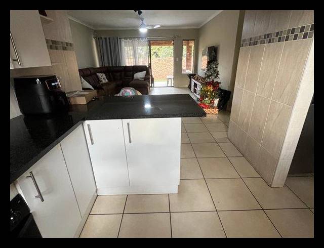 3 BEDROOM CLUSTER FOR SALE IN POMONA